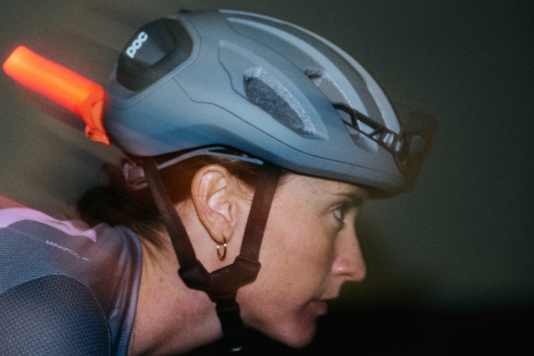 Der neue Amidal von POC mit Mips und passendem Knog-Rücklicht