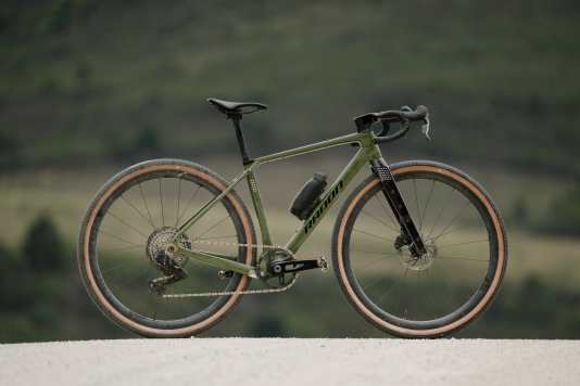 Preiswertes Gravelbike mit Carbonrahmen