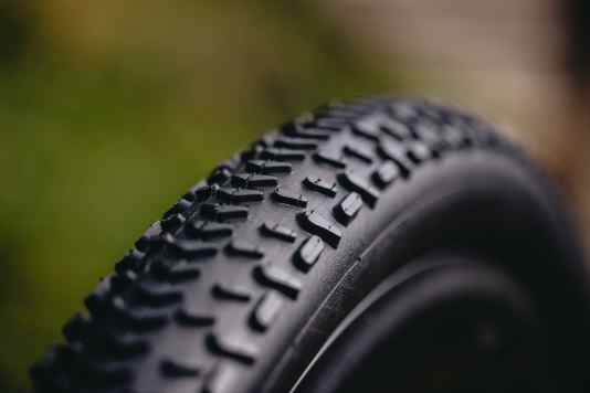 Schwalbe bringt XXL-Pneus fürs Gravelbike
