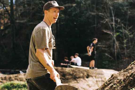 “Wer Trails baut, baut immer auch für andere”, sagt Jasper Jauch