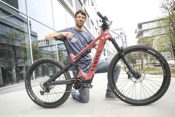 Vollcarbon E-Bike für 3499 Euro!?