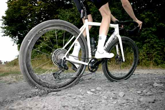 Breites, flaches Felgenprofil – aber wieso?