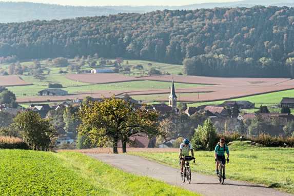 2 Touren durch die französische Hügellandschaft