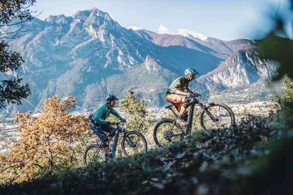 3 günstige E-Hardtails im Test