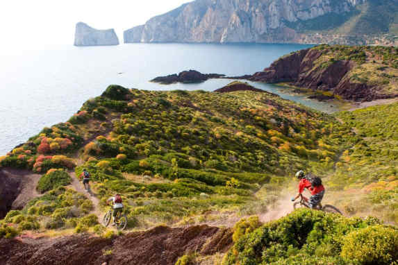 Mountainbiken bis zum Strand in Sardinien