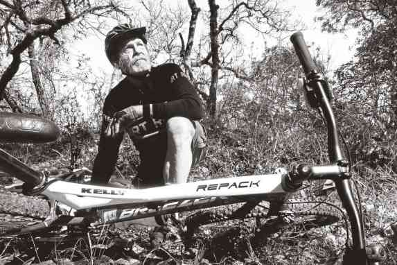 Der Anführer des Mountainbikens