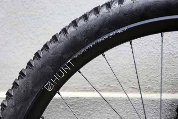 Enduro-Laufrad mit Kumpel-Status