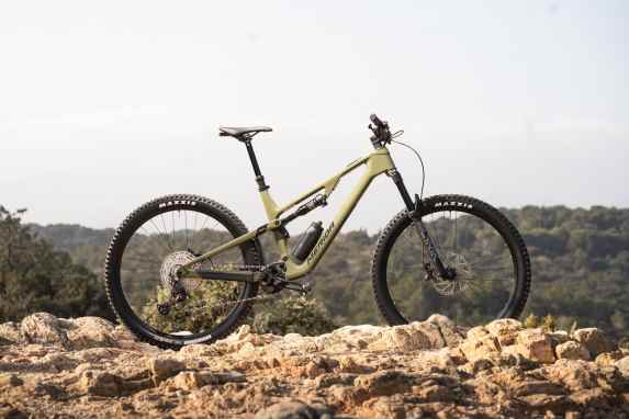 Das Merida One-Forty 6000 im All-Mountain-Vergleichstest