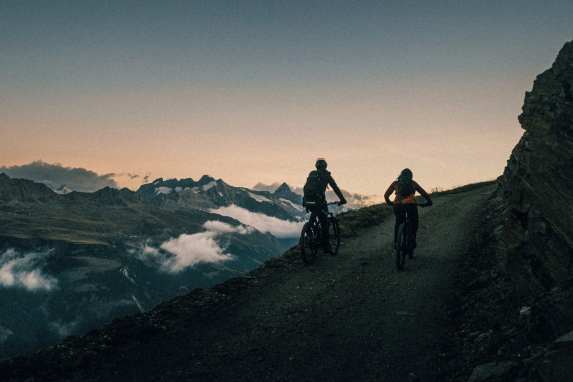 Epische E-MTB-Tour durch die Schweizer Gletscher