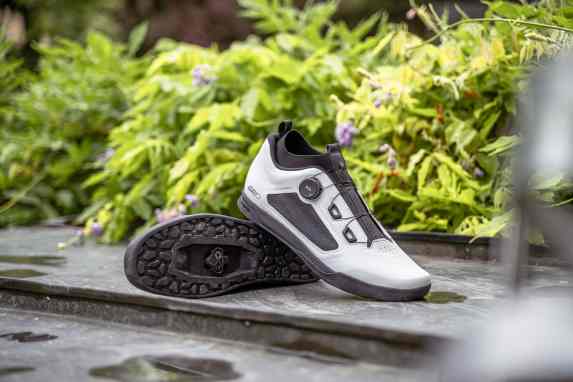 Trail-Schuh mit Downhill-Genen im Test