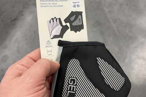 Standpumpe, Fahrradlicht & Handschuhe im Check