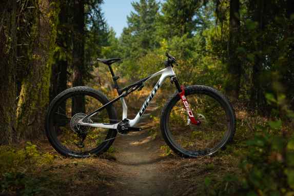 Giant Anthem greift Epic, Scalpel & Co. an