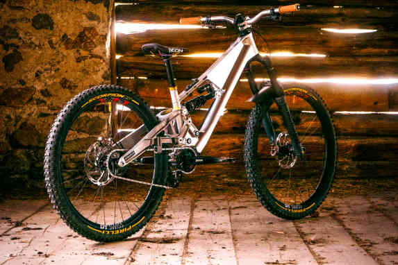 Das PM Sports Pika entsteht aus einem Block Alu