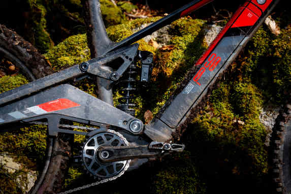 Das R.EXC hat 45 Geo-Settings und den Avinox-M2S-Motor!