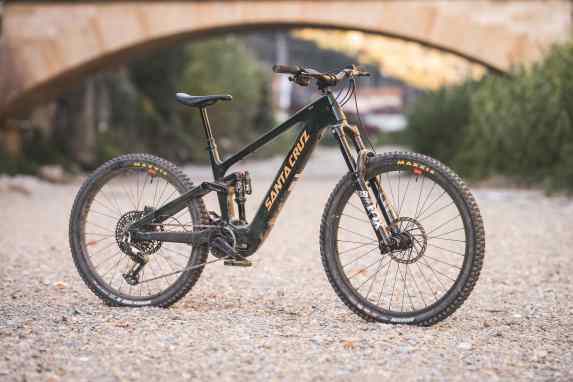 Downhill-Spezialist mit Allround-Qualitäten?