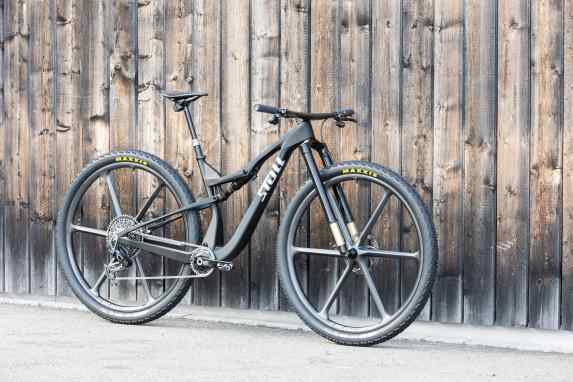 So sieht das erste Carbon-Serien-Fully mit 32 Zoll Laufrädern aus