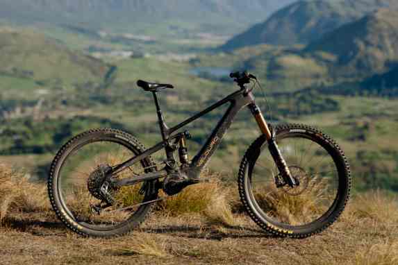 Wow! Avinox-Enduro mit High-Pivot