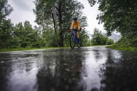 Comment rouler en toute sécurité sur route mouillée