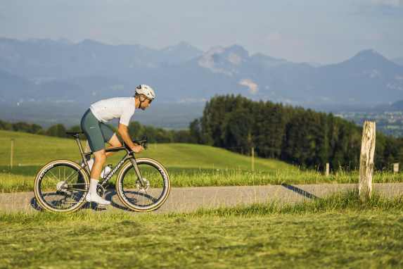Giant Propel Advanced SL vs. Specialized S-Works Tarmac SL9