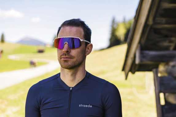 Praktische Gadgets - Fitness-Armband, Radbrille, Lenkerband, Minikompressor & Mini-Klingel