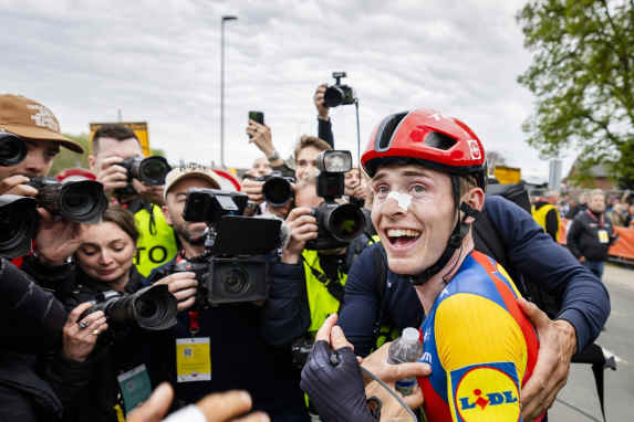 Fotofinish! Skjelmose düpiert Pogačar und Evenepoel