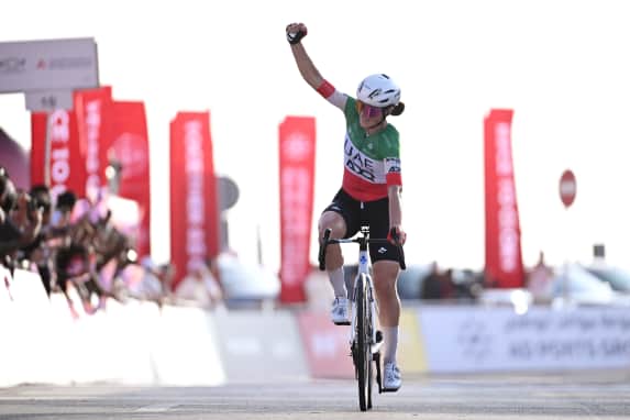 Longo Borghini triumphiert am Jebel Hafeet und verteidigt Gesamtsieg