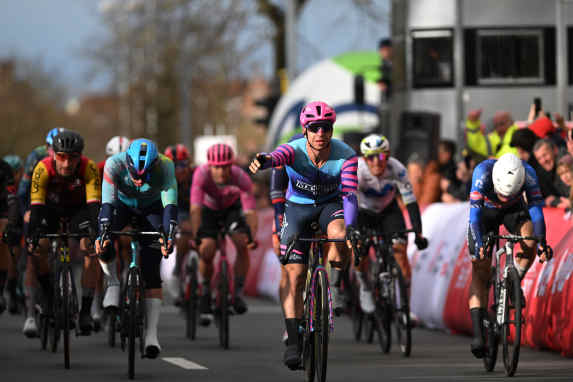 Groenewegen fährt ersten WorldTour-Sieg für die Rockets ein