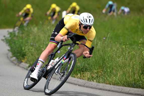 Pogačar lance le défi dans les Alpes suisses