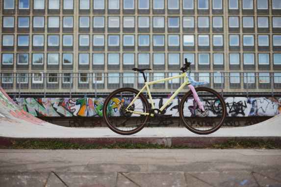 Neu in Glitzer-Lila - Roses Stahl-Bike für jeden Tag