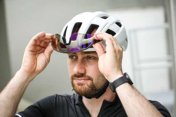 A quick look at the all-road helmet