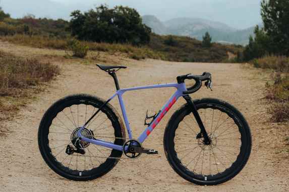 French gravel bike with plenty of tyre clearance