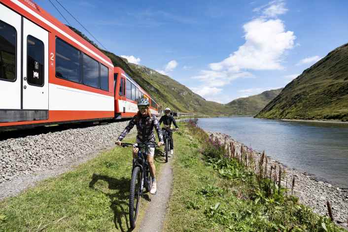 Spektakuläre Alpendurchquerung von St. Moritz nach Zermatt