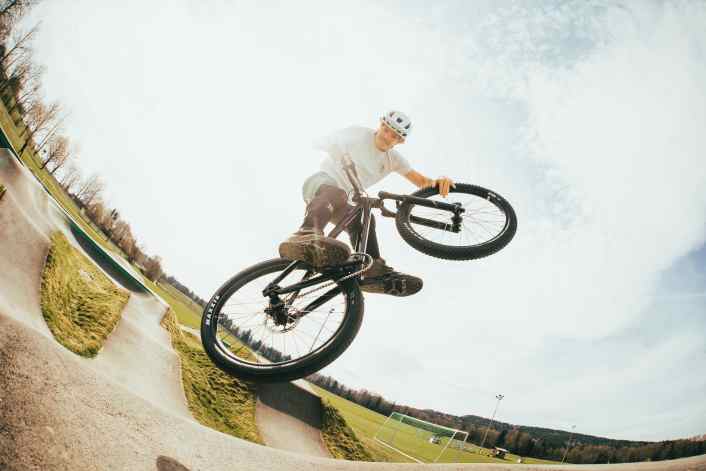 Testsieger-Dirtbike in neuem Gewandt