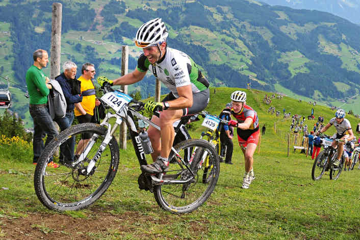 Das BMC Teamelite zeigt sich in edlem Schwarz-Weiß