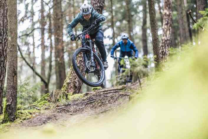 E-MTB-Fullys mit Smart-System im Vergleich
