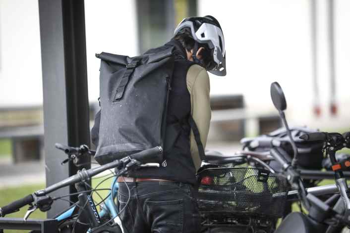 Günstig, wasserfest und pfiffig - der Btwin Speed 900