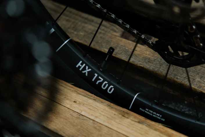 Downhill-Zulassung und Carbon für die Mittelklasse