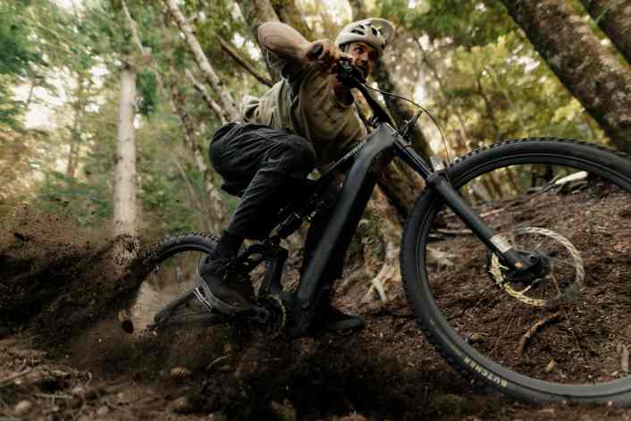 Gravity-E-MTB mit entnehmbarem 840-Wh-Akku