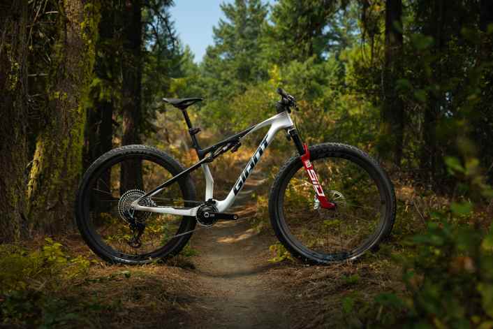 Giant Anthem greift Epic, Scalpel & Co. an