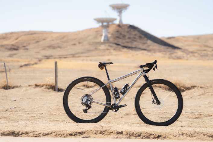 Kult-Bikepacking-Bike rollt jetzt auf 32-Zoll-Rädern