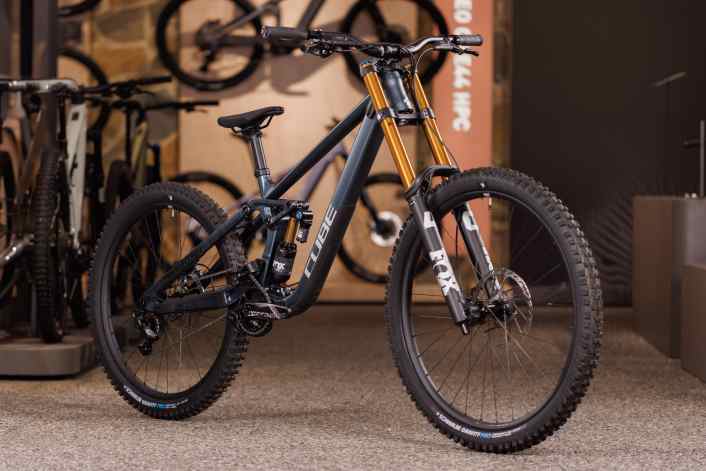High-Pivot Downhiller für Vmax im Bikepark