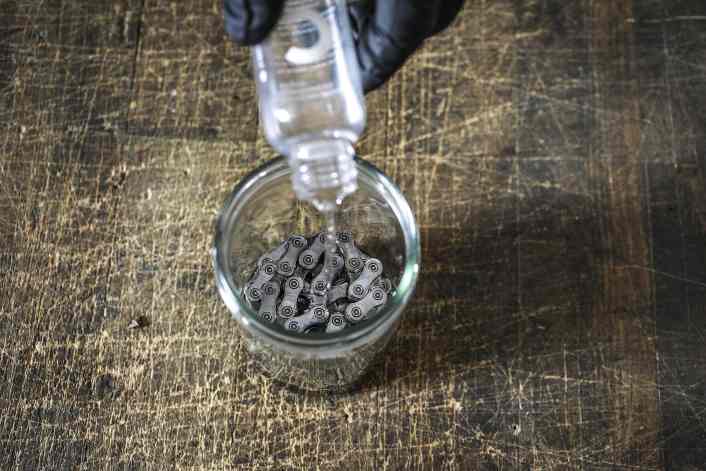 Warum Mountainbiker Kettenwachs statt Kettenöl benutzen sollten!