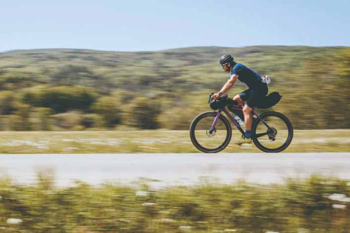 8 Bikepacking-Taschen-Sets im großen Test