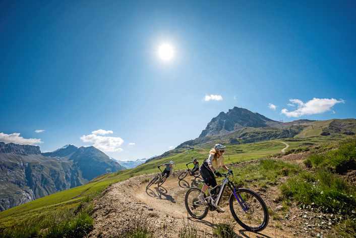 Sonnenstich, Hitzschlag und Dehydrierung - Symptome und Erste-Hilfe-Tipps