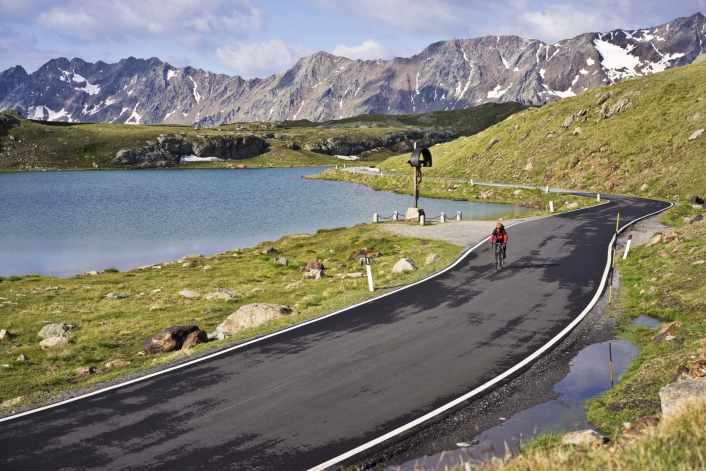 Etappenfahrt in den Alpen - Hüttentour: Zwölf Alpenpässe in fünf Tagen