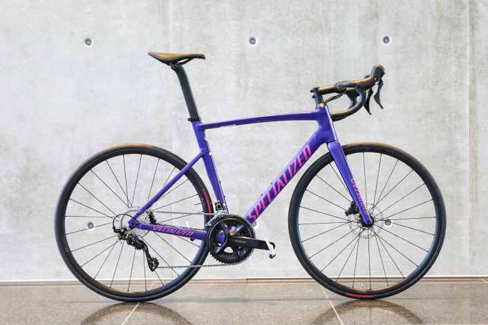 Le vélo de course en aluminium héritier de l'ADN du Tarmac
