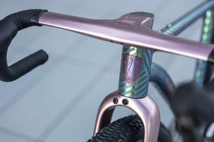 Gravel and road bike handlebars in 60 configurations, including 32-inch options