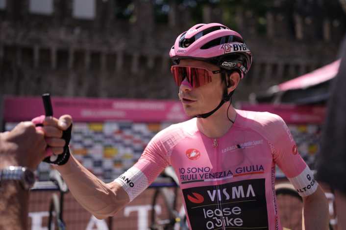 Vingegaard baut Giro-Führung aus