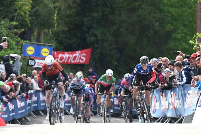 Pieterse gewinnt Sprintduell mit Vollering an der Mur de Huy