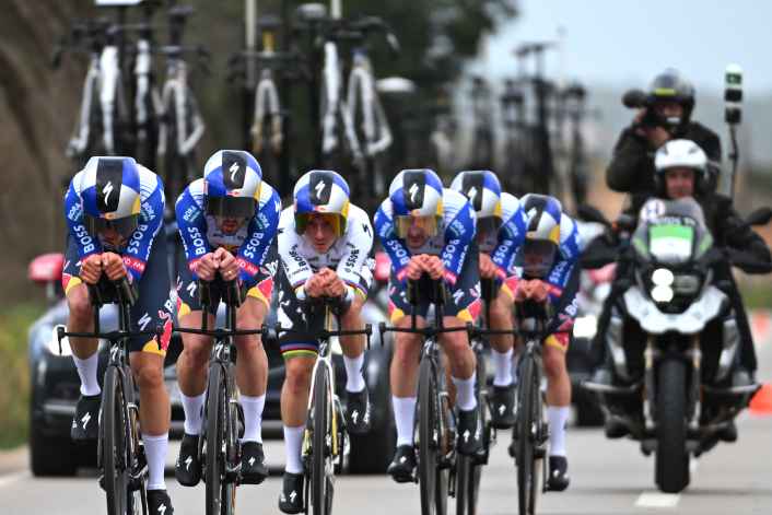 Rennräder und Equipment der World-Tour-Teams 2026